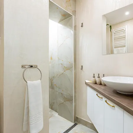 Welcome To The Jungle! Βουκουρέστι