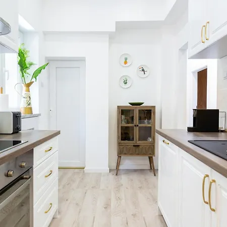 Апартаменти Welcome To The Jungle! *